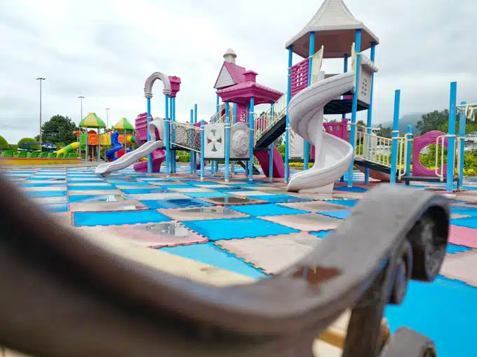 Read more about the article How Water Play Equipment Manufacturers Ensure Safety and Quality