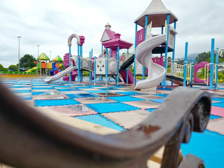 Read more about the article How Water Play Equipment Manufacturers Ensure Safety and Compliance