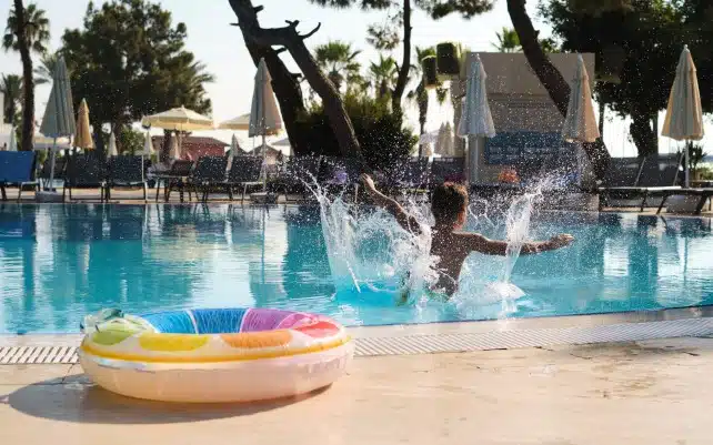 Read more about the article Why Hotels and Resorts Are Investing in Splash Pads in 2025